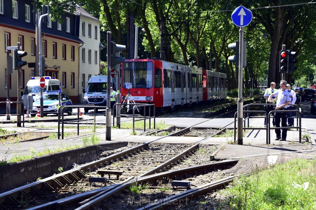 VU Roller KVB Bahn Koeln Luxemburgerstr Neuenhoefer Allee P122.JPG - Miklos Laubert